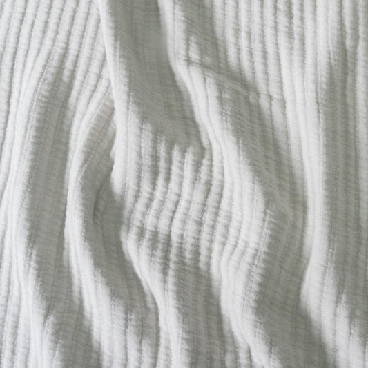 Manta Puro Bambu in white with quilted texture and soft garment washed finish