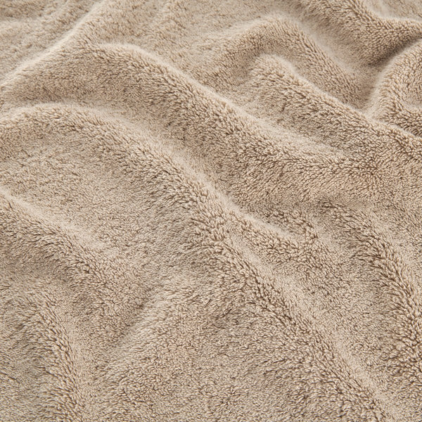 Beige Bambus-Handtuchset mit weicher Textur von Gesichts-, Hand- und Badetüchern