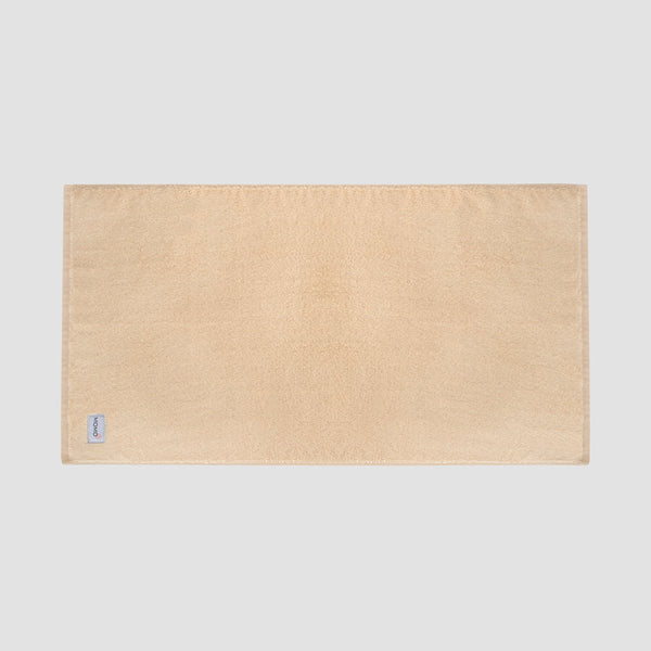 Beige Bamboo Badteppich von Momo Cotton – weich, saugfähig, schnelltrocknend und nachhaltig.